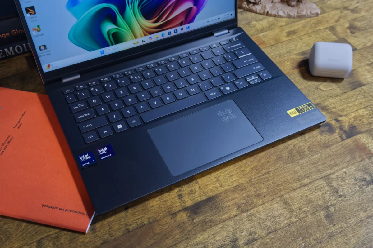 Bàn phím và cổng kết nối Acer Swift 14 AI Copilot+ PC