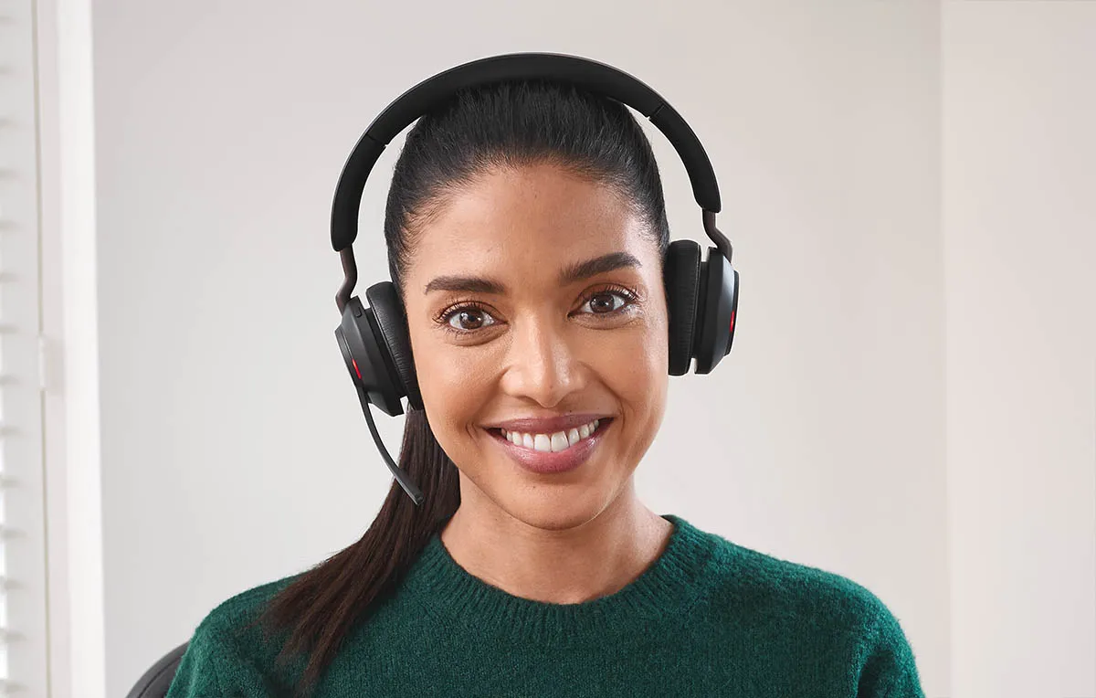 Intelligent Zoom giữ người dùng ở giữa khung hình tự động Tính năng Intelligent Zoom của Jabra PanaCast 20 tự căn giữa khung hình
