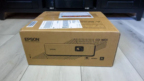 Đánh Giá Máy Chiếu Epson CO-W01 – Chi Tiết Và Trung Thực