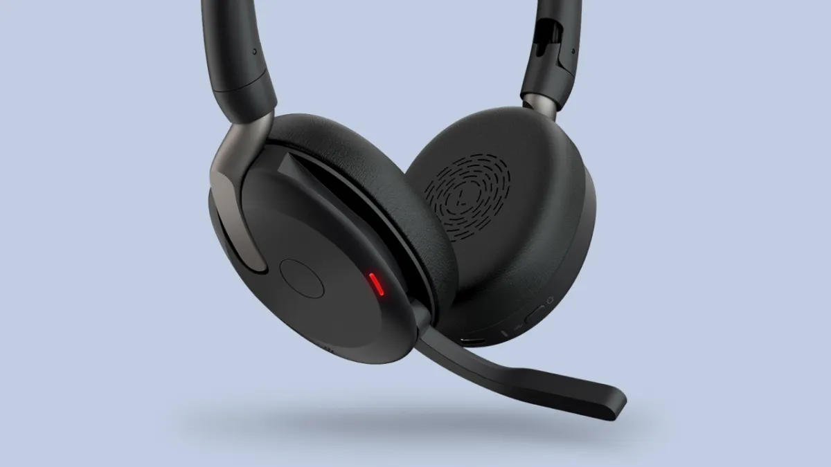Busylight 360° của Jabra Evolve2 65 Flex giảm việc bị cắt ngang khi họp Đèn busylight 360 độ trên tai nghe Jabra Evolve2 65 Flex báo đang bận