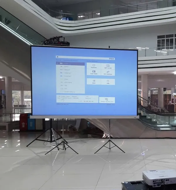 Cho thu&ecirc; m&aacute;y chiếu tại TPHCM