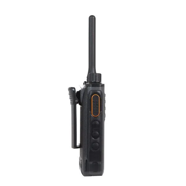 Hytera BP515 đi kèm ăng-ten VHF/UHF, pin BL1507, clip đai lưng và bộ sạc Phụ kiện đi kèm bộ đàm Hytera BP515 gồm ăng-ten, pin và clip đai