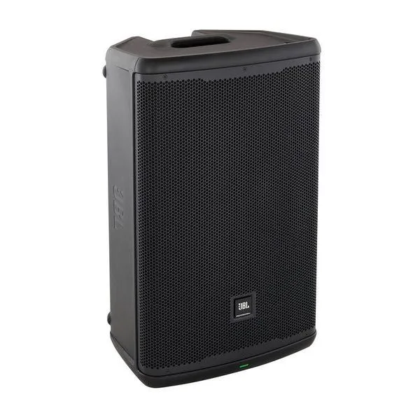 Loa JBL EON715 gắn chân loa phủ âm đều cho hội trường Loa JBL EON715 đặt trên chân loa trong hội trường