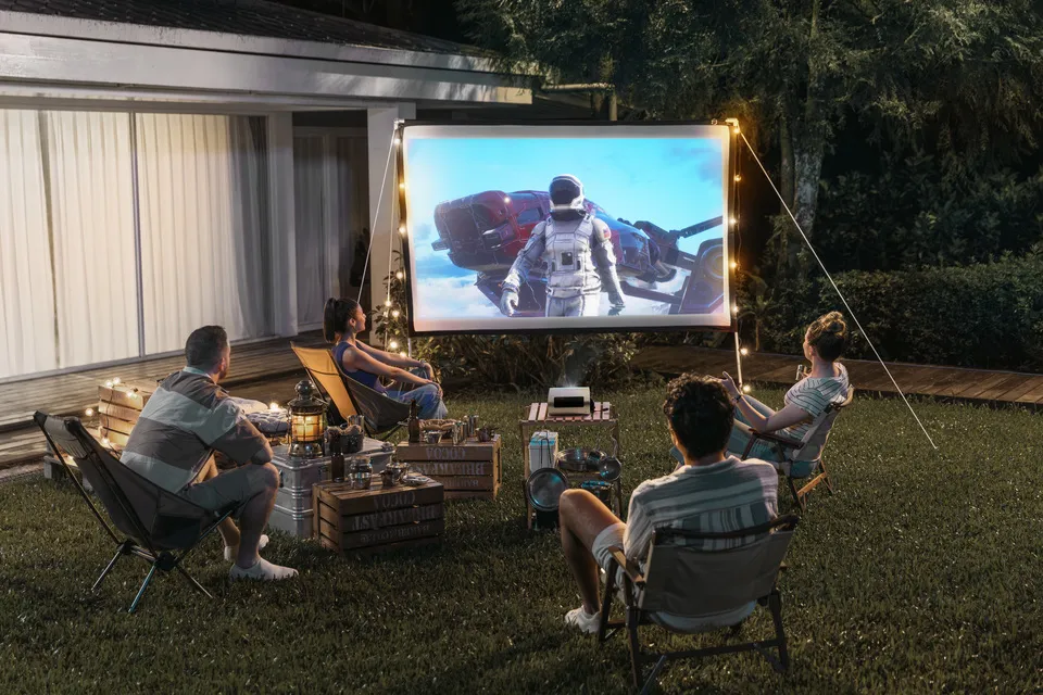ViewSonic M10 dùng ngoài trời — chuẩn bị nguồn điện đi kèm ViewSonic M10 chiếu phim ngoài trời cần nguồn điện hoặc pin dự phòng