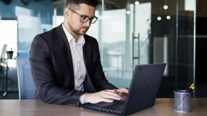 Laptop ASUS ExpertBook B5 B5404: màn sáng cho di động