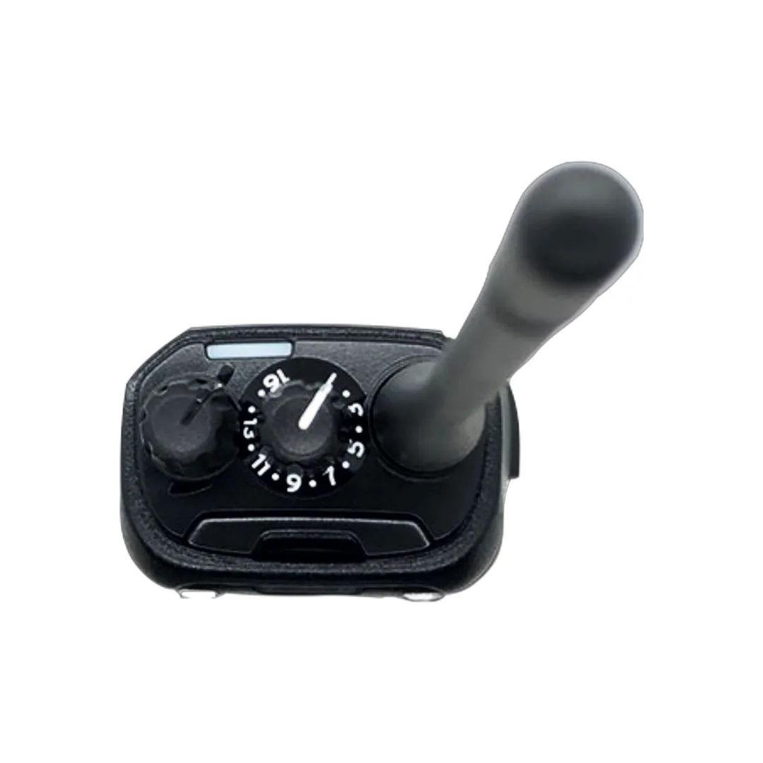 Kenwood NX-1300 - thiết kế nhỏ gọn 295g, phù hợp mang cả ngày Kenwood NX-1300 so sánh kích thước và thiết kế so với bộ đàm thông thường