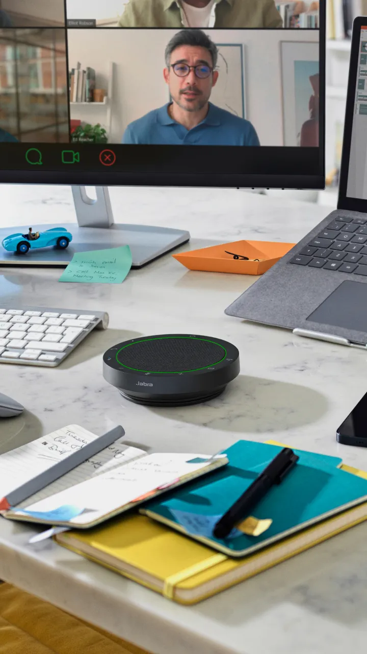 Cổng kết nối USB-C và nút điều khiển trên loa hội nghị jabra speak2 55