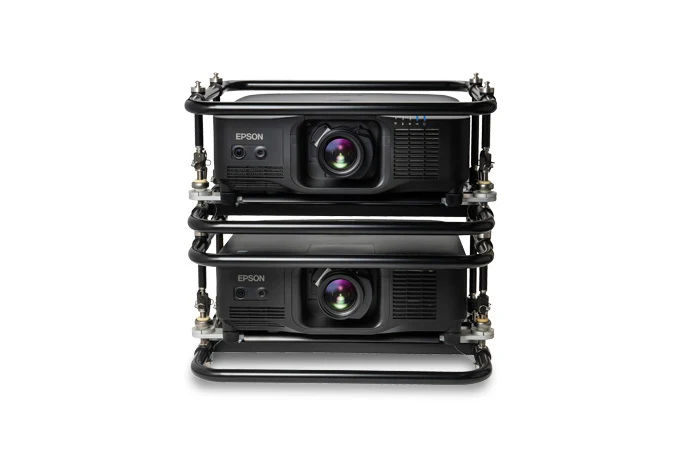 Hai máy chiếu Epson EB-PU2216B xếp chồng ghép sáng cho sự kiện khổng lồ và sân vận động