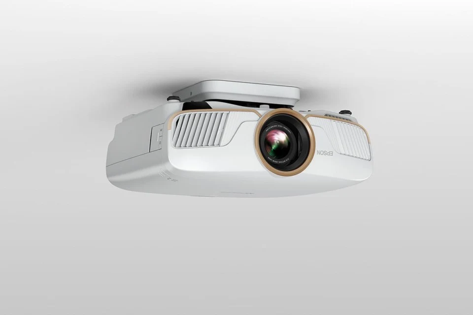 Máy chiếu Epson EH-TW9400 lắp treo trần phòng chiếu phim - motorized lens shift điện cho căn chỉnh linh hoạt
