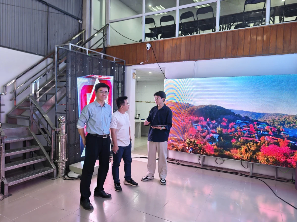Màn hình LED showroom triển lãm quảng cáo hình ảnh sắc nét
