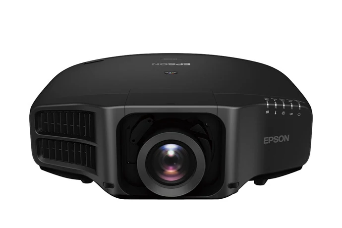 Máy chiếu Epson EB-G7805 góc nghiêng 3/4 - thân máy đen lắp đặt chuyên nghiệp