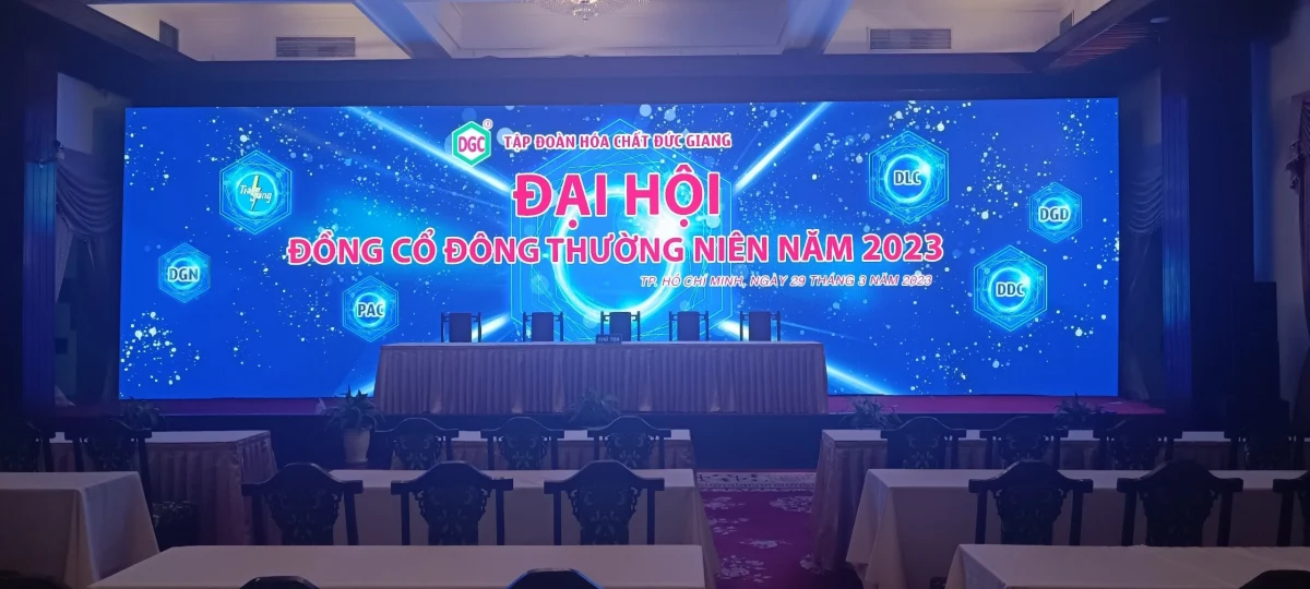 Cho thuê màn hình LED giá rẻ TPHCM - màn hình LED sân khấu sự kiện đại hội cổ đông
