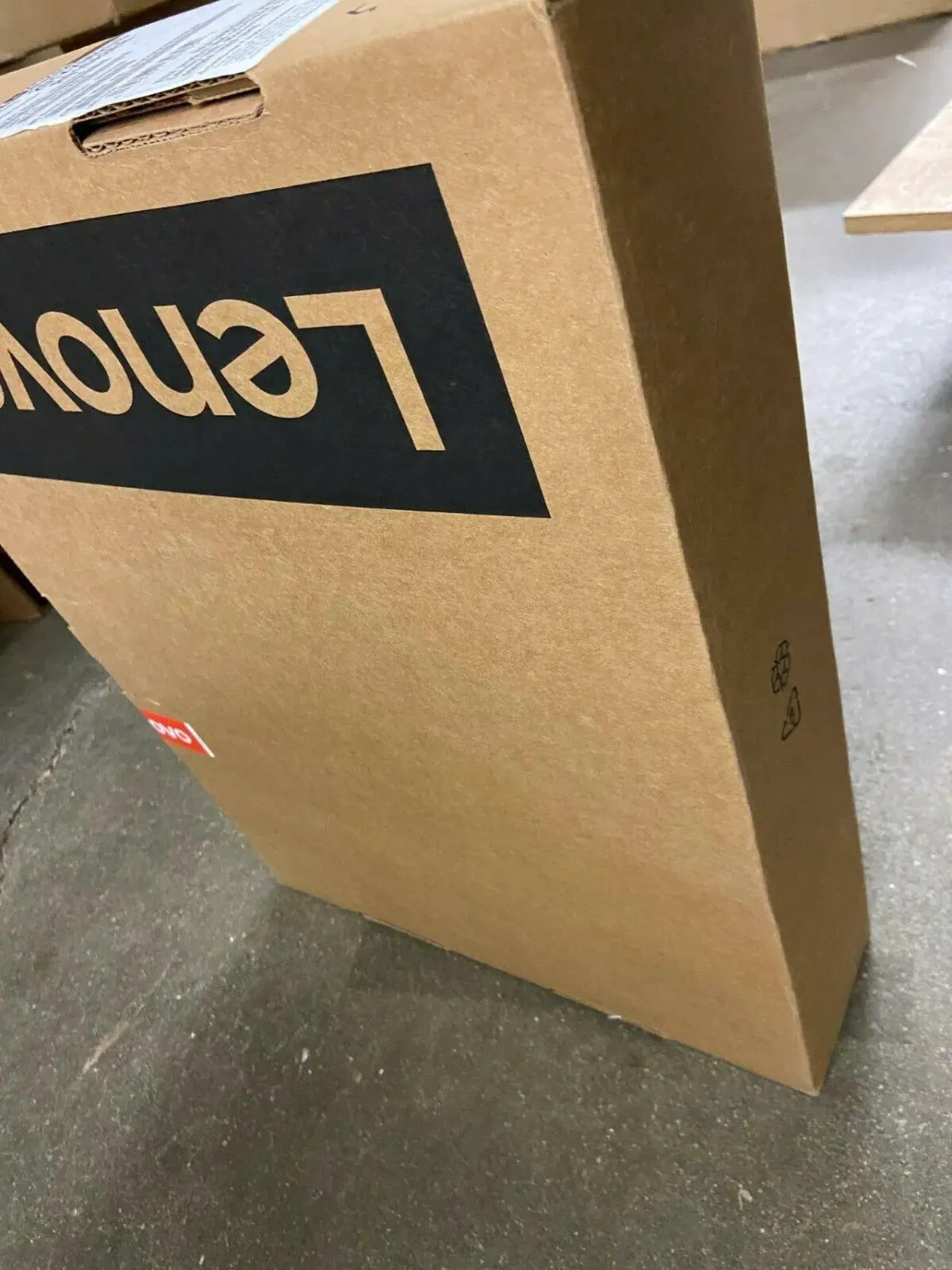 Cổng kết nối Thunderbolt 4 và HDMI 2.1 trên Lenovo Legion Pro 7i Gen 10