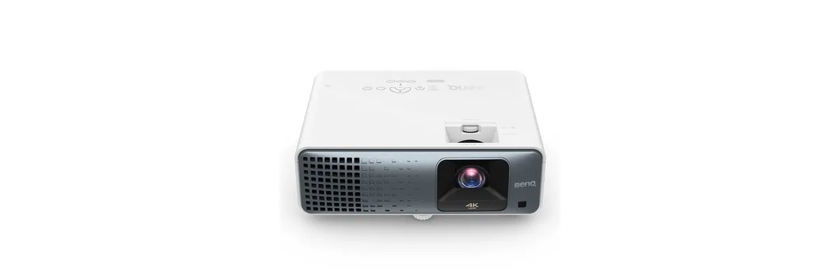 Thiết kế nhỏ gọn mặt trên máy chiếu BenQ TK710 Máy chiếu BenQ TK710 nhìn từ trên xuống