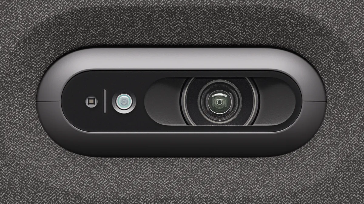 Camera 20,3MP của Rally Board 65 cho chất lượng video 4K sắc nét trong mọi điều kiện phòng họp Logitech Rally Board 65 camera AI góc rộng và chất lượng video 4K sắc nét