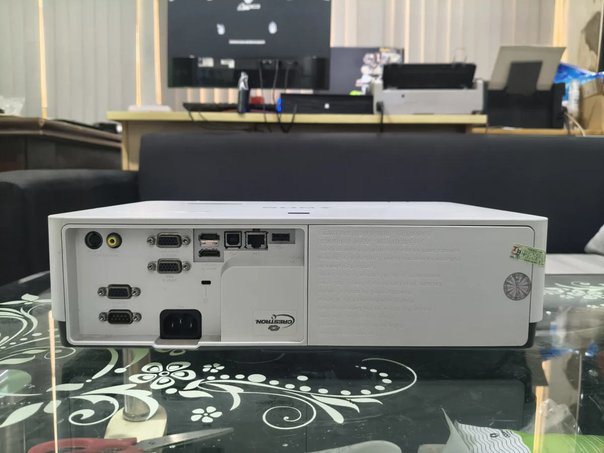 Máy chiếu cũ Sony VPL-EX570 mặt sau cổng kết nối HDMI VGA LAN - ảnh máy thật