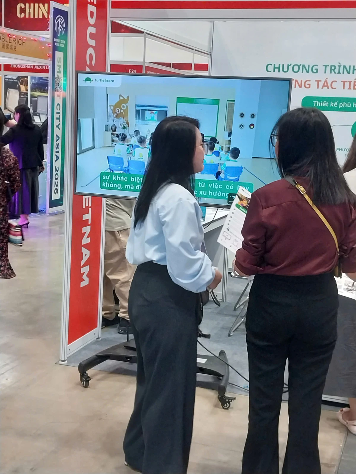 Cho thu&ecirc; tv 55 in cho gia đ&igrave;nh + sự kiện c&aacute; nh&acirc;n tại TPHCM