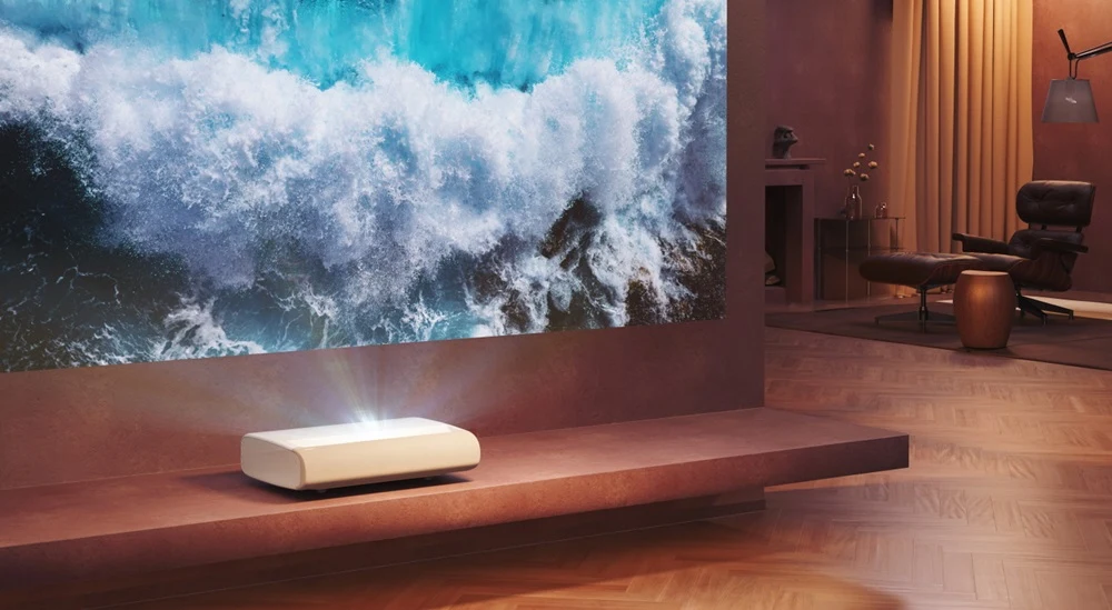 Máy chiếu Samsung The Premiere 7 chiếu màn 4K tới 120 inch trong phòng khách - siêu gần đặt sát tường