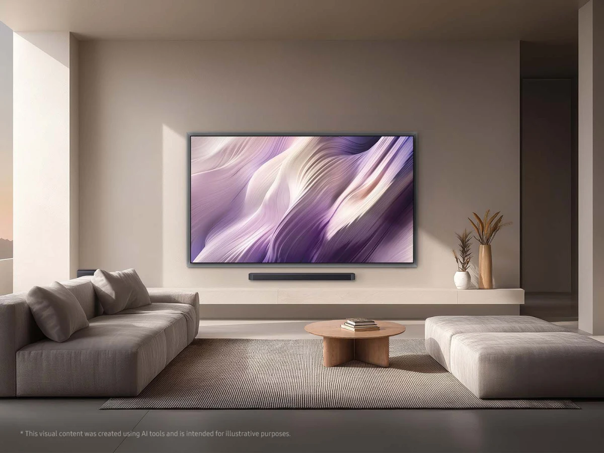 Tivi Samsung OLED S95H 2026 đặt trong phòng khách, thiết kế FloatLayer mỏng