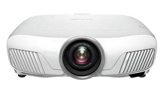 Cận cảnh ống kính máy chiếu Epson EH-TW8300 - lens shift điện zoom/focus, trình chiếu 4K Enhancement & 3D