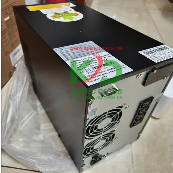 Santak Online C1K - sine chuẩn, 0ms, 4 ổ IEC Santak Online C1K-LCD màn hình và ổ cắm IEC
