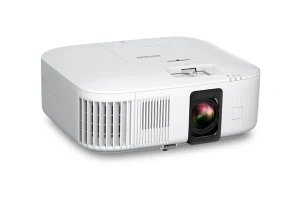 Máy chiếu phim Epson EH-TW6250 góc nghiêng - thân máy trắng bo tròn cho rạp phim tại gia