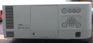 Máy chiếu cũ NEC NP-PA550W - 3LCD WXGA 5.500 lumens lắp đặt