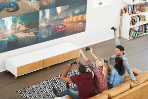 Epson EH-TW6250 chiếu màn ảnh lớn trong phòng khách - trải nghiệm xem phim và chơi game 4K tại gia