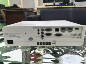 Mặt sau Panasonic PT-LB386: 2 HDMI, VGA in/out, LAN, RS-232C, USB, Video, Audio - ảnh máy thật