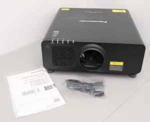 Máy chiếu cũ Panasonic PT-RZ660 - Laser WUXGA 6.200 lumens hội trường