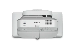 Máy chiếu Epson EB-685W nhìn thẳng với giá treo tường - bảng điều khiển và loa tích hợp 16W