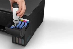 Epson L3210 đang in tài liệu màu tốc độ cao chất lượng 5760x1440 dpi