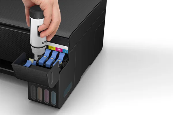 Epson L3210 đang in tài liệu màu tốc độ cao chất lượng 5760x1440 dpi