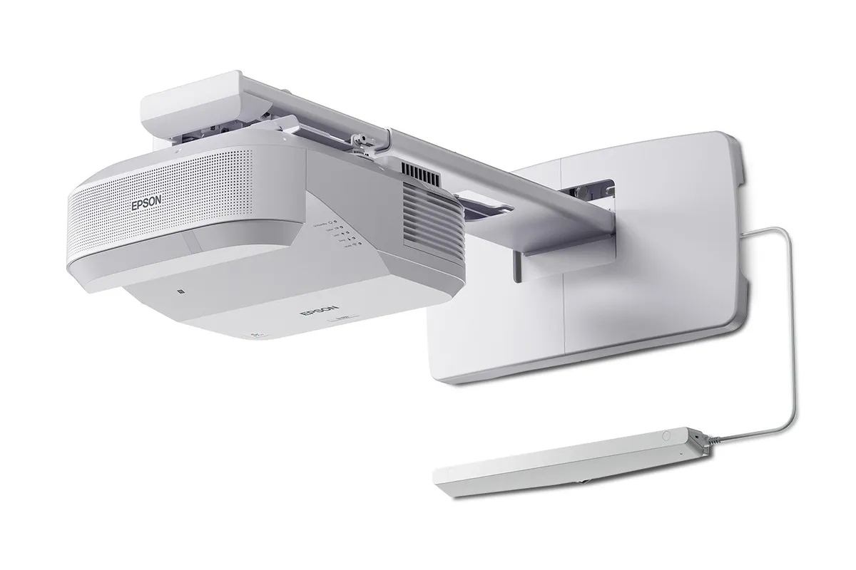 Máy chiếu Epson EB-870Ei - máy chiếu tương tác siêu gần 4KE 5.000 lumens Máy chiếu tương tác Epson EB-870Ei lắp treo tường siêu gần trong lớp học