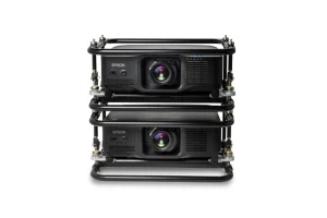 Hai máy chiếu Epson EB-PQ2213B xếp chồng trong khung rig - Edge Blending ghép hình màn khổng lồ