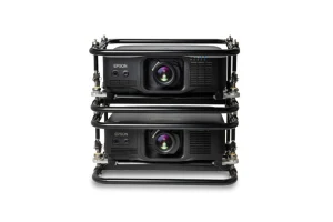 Hai máy chiếu Epson EB-PQ2220B xếp chồng ghép sáng cho sự kiện khổng lồ và sân vận động