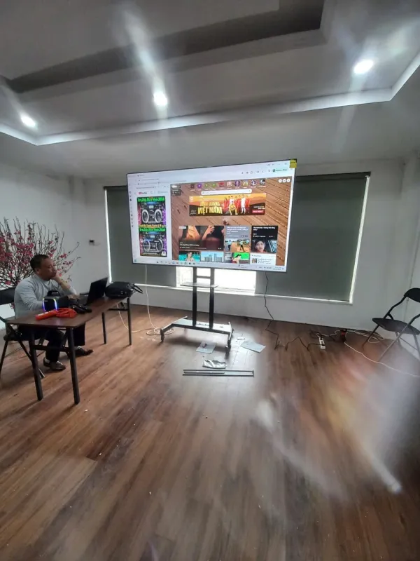 Cho Thuê Tivi 98 inch