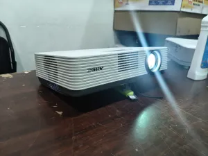 Máy chiếu cũ Sony VPL-DX241 99% 3300 Ansi lumens