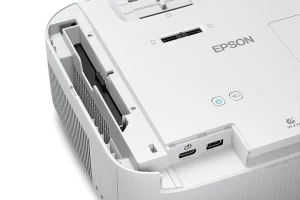 Cận cảnh ống kính, chỉnh zoom & lấy nét và cổng HDMI/USB của máy chiếu Epson EH-TW6250 3LCD