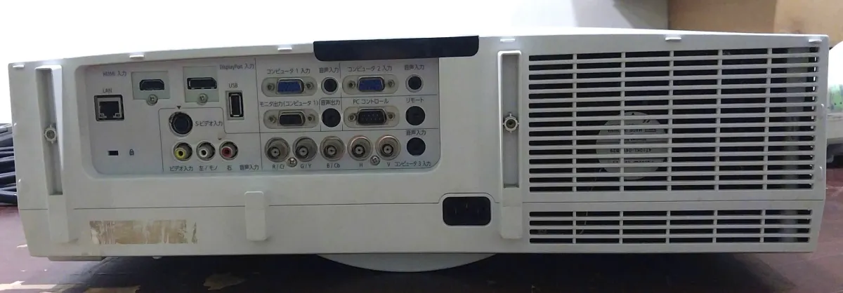 NEC NP-PA550W cũ - test công khai, báo giờ đèn thực tế tại Thietbiso Máy chiếu cũ NEC NP-PA550W kiểm tra test trực tiếp