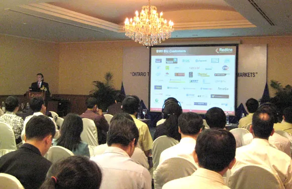 Thu&ecirc; m&aacute;y chiếu H&agrave; Nội