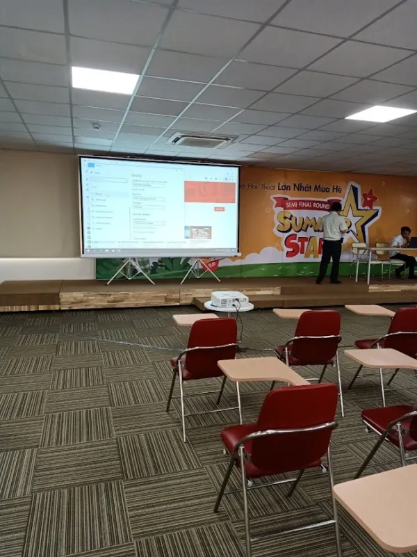 Cho Thuê Máy Chiếu Hội Trường Lớn 10000 Ansi Lumens & Màn Chiếu 200 Inch